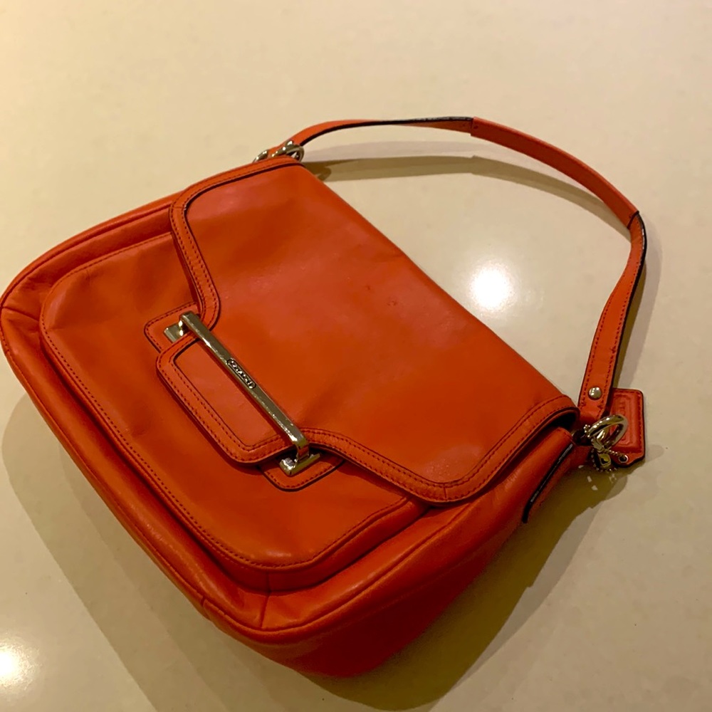 Coach shoulder bag • handcrafted • genuine leather • beautiful peachy colour